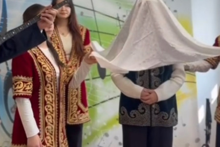 25A853A5-B798-477C-8B71-A63CC38FC148