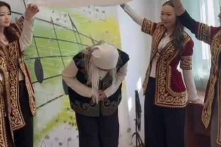 C9AEA5A7-8368-4EF7-BD99-DF983AE8E470